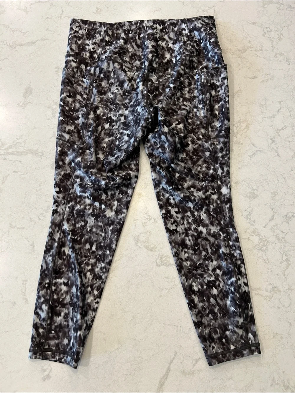 Athleta Salutation Stash 7/8 Tights Black & White Opaline Floral Large L